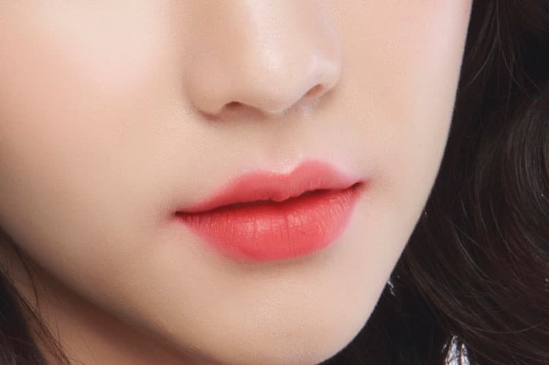 Phun môi màu hồng cam 95 khách hàng hài lòng với kết quả tại Kangnam