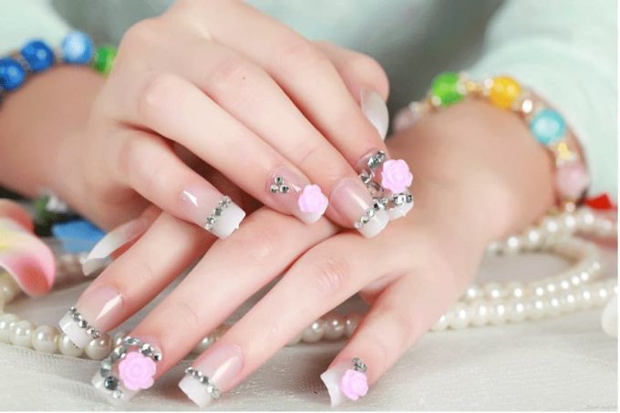 Bảng giá dịch vụ làm nail chăm sóc vẽ sơn gel móng tay chân đẹp giá rẻ tphcm