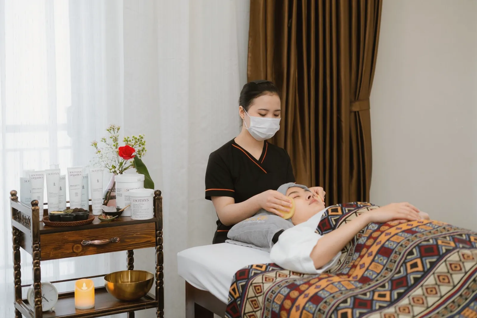 Buổi chăm sóc cho khách tại giường